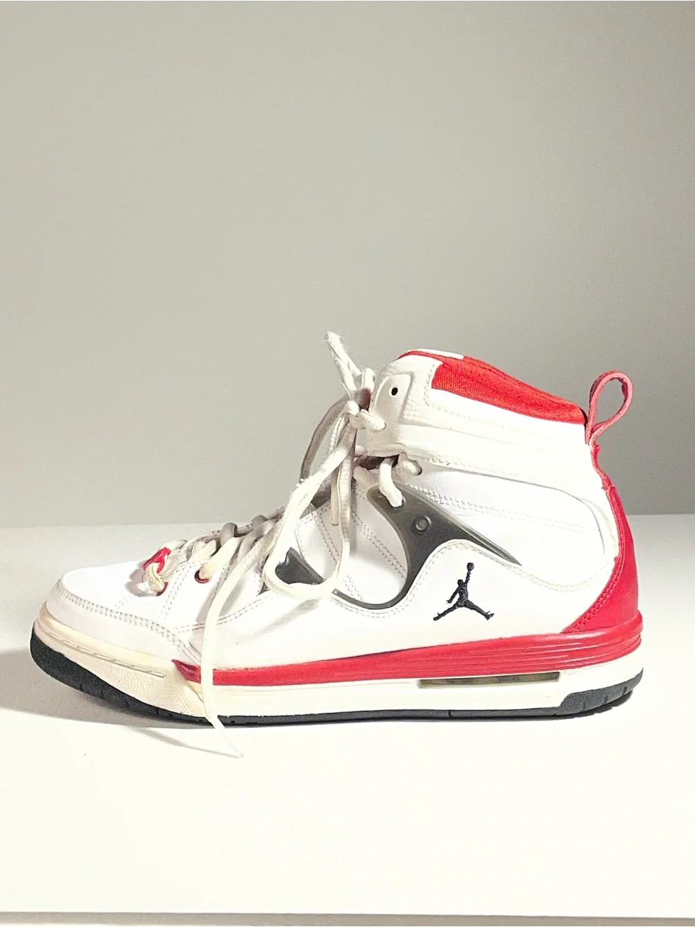 Jordan Flight TR 97 GS White Varsity Red Black 428827-101 Size 5.5Y / Women 7